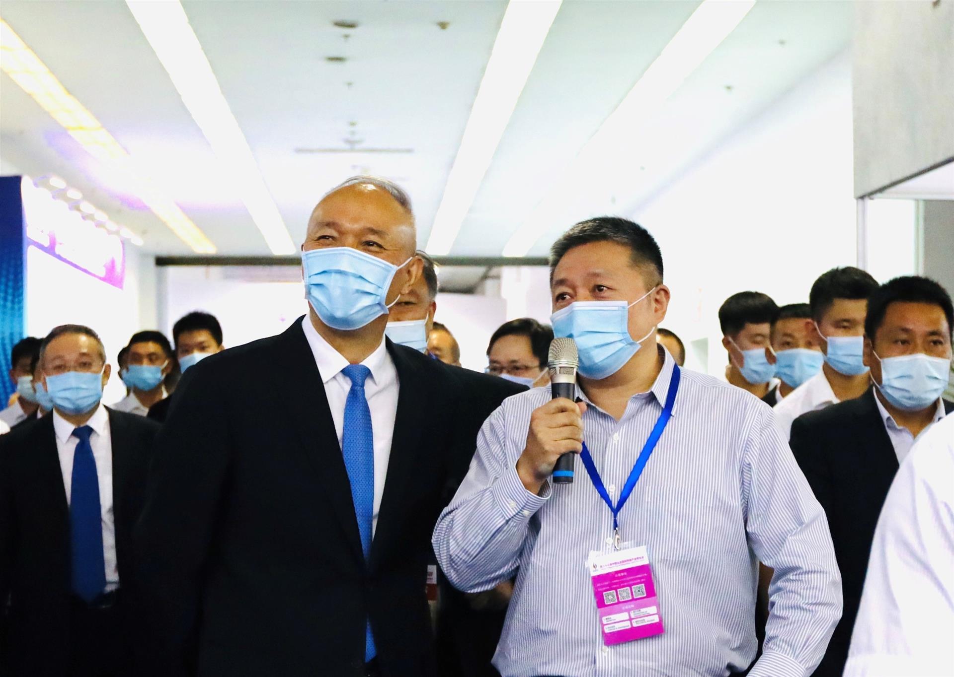 外国女人日逼【热点聚焦】蔡奇书记视察科博会首科院——工发组织联合展区，创新成果引起广泛关注